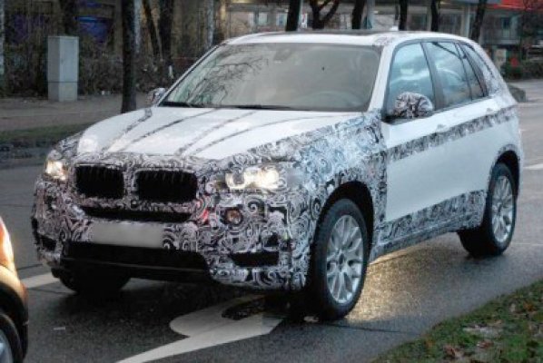 Viitorul BMW X5 a ieşit în lume. Bine camuflat